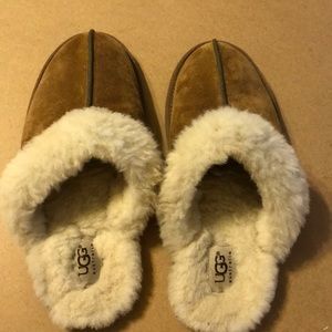 COPY - Ugg slippers! Size 7. Worn. Perfect for la…